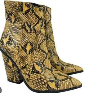 Steve Madden Rarely Western Yellow/Black Snake Print Booties